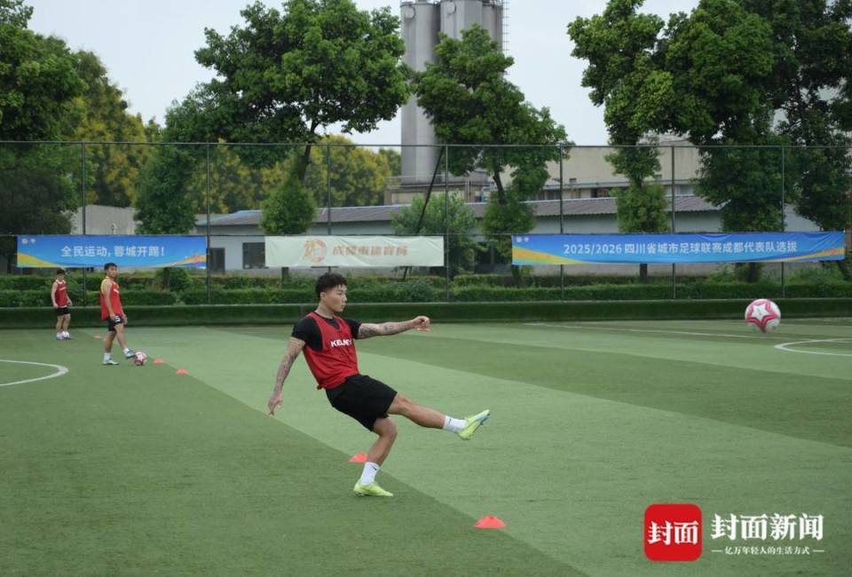 将于, 封面新闻记, 组成 将于, 封面新闻记, 组成