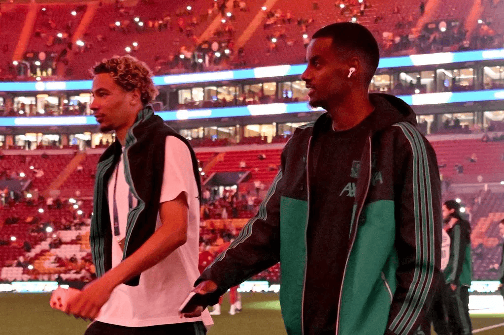 浦球员埃基 浦球员埃基