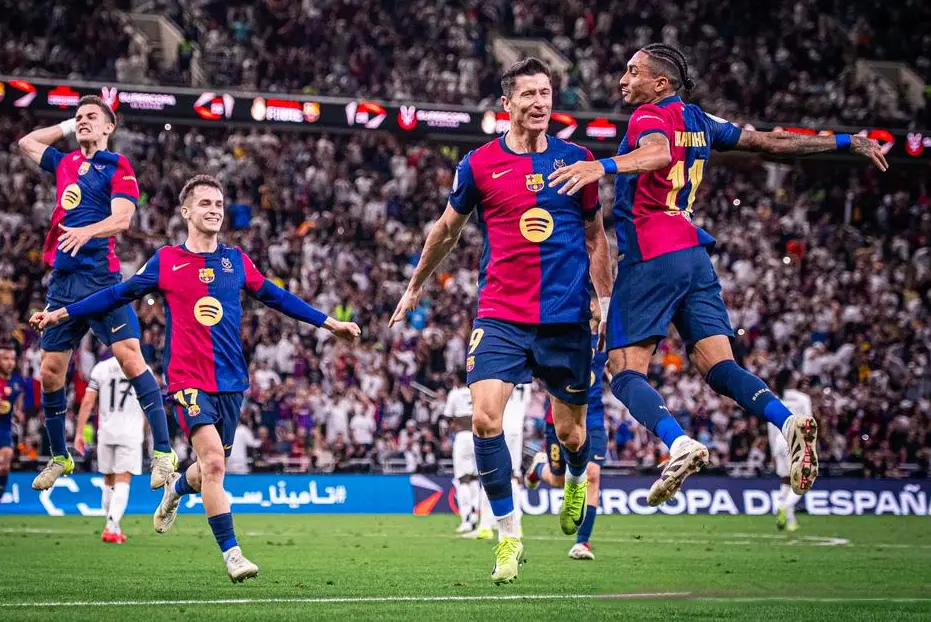 阿尔瓦雷斯, 管转会会非